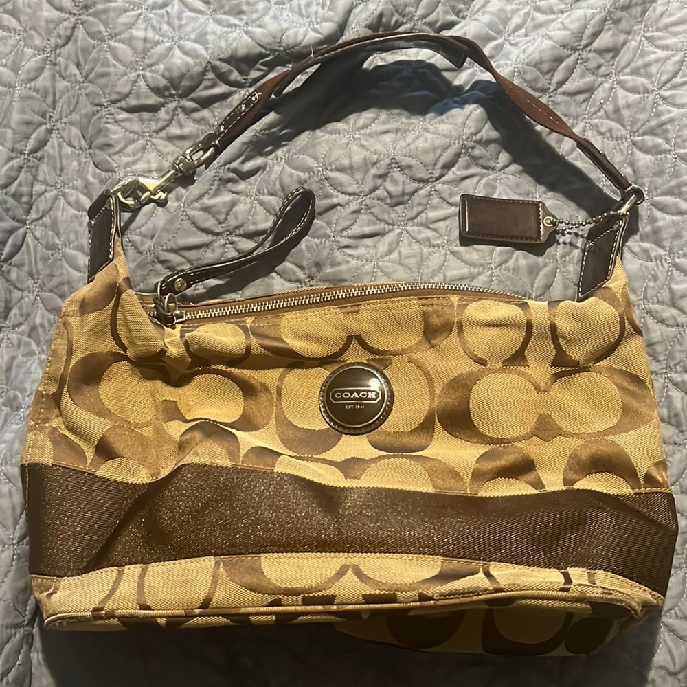 Slightly used small Coach handbag. Great condition!